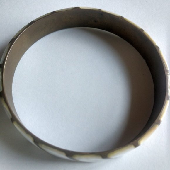 Vintage Mother of Pearl Bangle Bracelet - Picture 3 of 5